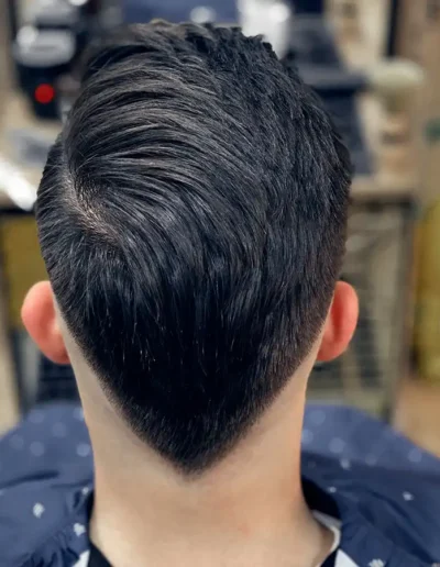 Corte de pelo hombre acabado por detras